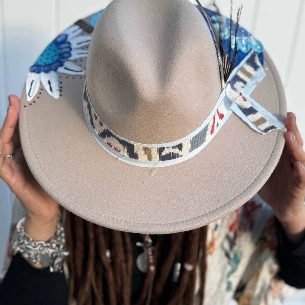 Hand painted hat - Picture 5 of 10